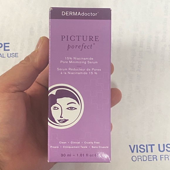 PICTURE
porefect
15% Niacinamide
Pore Minimizing Serum - Picture 1 of 5